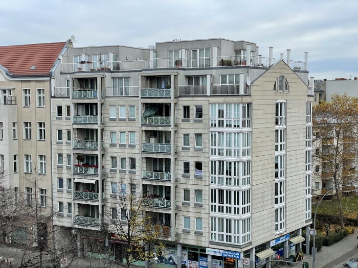 Das Teleobjektiv des iPhone 12 Pro hingegen vergrößert nur zweifach. (Bild: Tobias Költzsch/Golem.de)